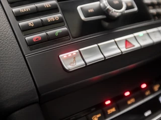 Mercedes-Benz E-Klasse 184Pk Automaat (PANORAMADAK, NAVIGATIE, CLIMATE, LEDER, STOELVERWARMING, SPORTSTOELEN, PARKEERSENSOREN, ZWART HEMEL, NIEUWE APK, NIEUWSTAAT) - afbeelding nr 11