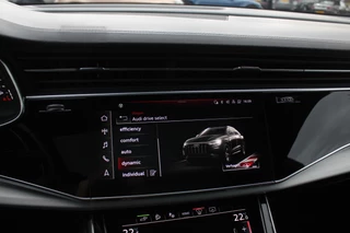 Audi Q8 Audi Q8 55 TFSI e quattro Pro Line S / Vol opties!! / Trekhaak / Panoramadak / 360Camera / Head-up / 22'' / Softclose / B&O / Luchtvering / Keyless / Stuurverwarming / Sfeerverlichting / Stoelventilatie + verwarming / Dodehoek / - afbeelding nr 25