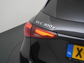 Mercedes-Benz GLC Mercedes-Benz GLC 300e AMG // Trekhaak // Distronic // Panoramadak // Memory // 360 Camera // Keyless // 20 inch - afbeelding nr 3