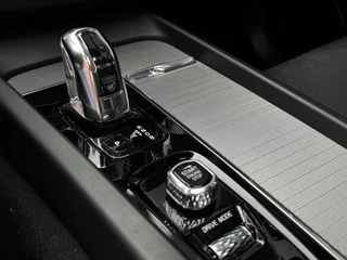Volvo XC60 Volvo XC60 2.0 T8 Twin Engine AWD Automaat-8  Inscription | 19 inch | Standkachel | Elek. Stoelen + geheugen | Panoramadak | Semi-elek. Trekhaak - afbeelding nr 12