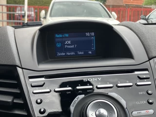 Ford Fiesta Ford Fiesta 1.0 EcoBoost Titanium X 101 pk | dealer onderhouden | climate control | trekhaak | camera | cruise control - afbeelding nr 28