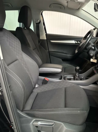 Škoda Karoq Skoda Karoq 1.0 TSI 110 pk handg. Buss. Edition | Navi | Cruise | PDC | CarPlay | Clima | DAB+ | Keyless | Org. NLD. | - afbeelding nr 42
