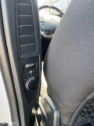Citroën Grand C4 Picasso C4 Grand Picasso 1.6 Turbo165 pk 7 personen Business Navigatie , Camera , Trekhaak 1.500 trekgewicht  , Panorama dak , Climate & Cruise controle , Verwarmde voorstoelen , Keyless ,  Priveglas , Onderhouden door Citroen dealerr - afbeelding nr 23