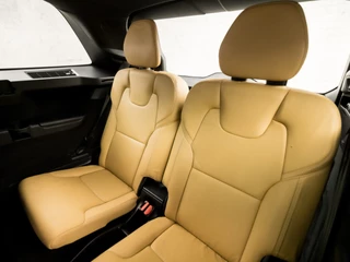 Volvo XC90 408Pk Automaat (PANORAMADAK, LUCHTVERING, APPLE CARPLAY, BOWERS&WILKINS, MEMORY SEATS, COGNAC LEDER, HEAD-UP DISPLAY, KEYLESS, GETINT GLAS, 360 CAMERA, ZWART HEMEL, NIEUWSTAAT) - afbeelding nr 16