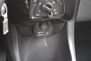 Peugeot 108 Peugeot 108 1.0 e-VTi 68PK AUTOMAAT ACTIVE | AIRCO | BLUETOOTH AUDIO | LEDEREN STUURWIEL/VERSNELLINGSPOOK | LAGE KM STAND! | DEALER ONDERHOUDEN! | - afbeelding nr 25