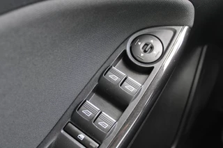 Ford Focus Ford Focus Wagon 1.0 EcoBoost Titanium | Navigatie | Climate Control | Cruise Control | Lichtmetalen Velgen | Voorruitverwarming - afbeelding nr 7