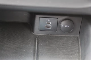 Ford Focus Ford Focus 1.0-155pk EcoBoost Mild-Hybrid 'Active' AUTOMAAT ! Trekgewicht 1.500kg ! Slechts 6.450km ! Ruim €. 9.000,- beneden de nieuwprijs ! Volautm. airco dual, navigatie, telefoonvoorb., adaptive cruise control, LED verlichting, metallic lak, camera, front-, lane- en side assist, LM wielen, Isofix etc. - afbeelding nr 23