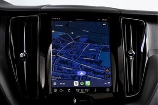 Volvo XC60 Volvo XC60 2.0 T6 Plug-in hybrid AWD Plus Dark | S/K-Panodak | Dig. Cockpit | Adapt. Cruise | Memory Stoelen | Elek. Klep | Stoel-+stuurverw. | 360 Camera | Harman/Kardon | NAV+App. Connect | LM 19