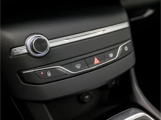 Peugeot 308 Peugeot 308 SW 1.2 PureTech Sport (PANORAMADAK, APPLE CARPLAY, GROOT NAVI, PARKEERSENSOREN, SPORTSTOELEN, GETINT GLAS, CRUISE, LANE ASSIST, NIEUWE APK, NIEUWSTAAT) - afbeelding nr 10