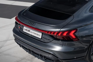 Audi e-tron GT Audi e-tron GT RS 598 pk I NP 186k I Carbon I RS design rood - afbeelding nr 40
