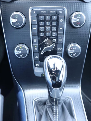 Volvo V40 Volvo V40 1.5 T3 Polar+ Sport R-Design, Pano, Cam, Standkachel, dealer onderhoud - afbeelding nr 11