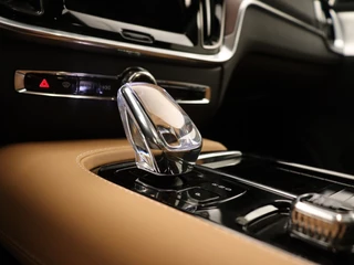 Volvo V60 Volvo V60 T6 PLUG-IN HYBRID ULTRA DARK MASSAGE STOELEN BOWERS&WILKINS TREK - afbeelding nr 27