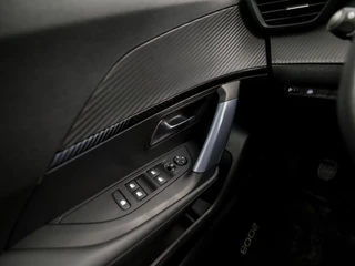 Peugeot 2008 Peugeot 2008 1.2 PureTech Sport (VIRTUAL COCKPIT, APPLE CARPLAY, GROOT NAVI, LEDER, 360 CAMERA, SPORTSTOELEN, LED KOPLAMPEN, GETINT GLAS, LANE ASSIST, DAB+, NIEUWSTAAT) - afbeelding nr 24