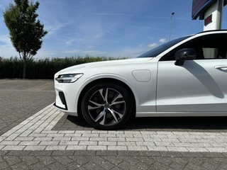 Volvo V60 Volvo V60 T6 Plug-In Hybrid AWD R-Design | Harman/Kardon Audio | Memorystoelen | Climate Pack | ACC | Keyless Entry | - afbeelding nr 2