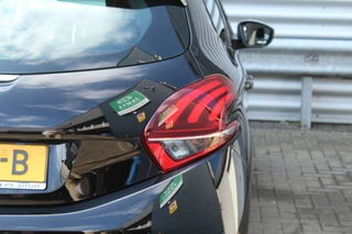 Peugeot 208 Clima Cruise Navi PDC LED 16