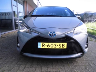 Toyota Yaris Toyota Yaris 1.5 Hybrid Dynamic Automaat two-tone-camera-pdc - afbeelding nr 3