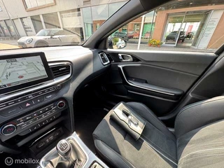 Kia ProCeed Pro Ceed 1.0 Turbo 120pk  GT-Line  Panorama dak, 17 inch velg.  Keyless entry , Voorstoelen & Stuur verwarmd , Navigatie , Achteruit rij Camera  , Apple Carplay / Android Auto , GT Line exterieur  & interieur - afbeelding nr 31