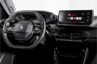 Peugeot 2008 Peugeot 2008 1.2 PureTech Allure Pack 130 PK - Automaat | Dig. Cockpit | PDC | Camera | NAV + App, Connect | ECC | DAB | LM 17