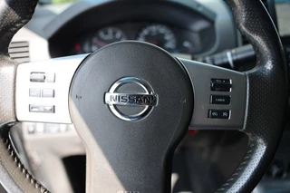Nissan Navara Nissan Navara 2.5 DCI DUBBEL CABINE SE A/T 5 SITZ 4WD VAN MARGE - afbeelding nr 15