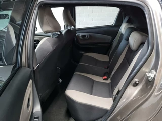 Toyota Yaris Toyota Yaris 1.3 VVT-i Dynamic Bi-Tone - afbeelding nr 17