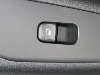 Kia Stonic - Navigatie - Camera - Climate control - Privacy glass - Keyless entry - Fabrieksgarantie tot 05-2029 - afbeelding nr 32