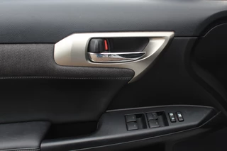 Lexus CT Lexus CT 200h 25th Edition / Camera / Schuifdak / Alcantara / Navigatie / 16'' / Getint glas / Stoelverwarming / Cruise Control - afbeelding nr 34