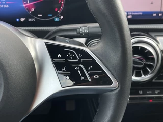 Mercedes-Benz A-Klasse Mercedes-Benz A-Klasse 180 Luxury Line | Facelift | Pano | Ambiente | Camera | CarPlay | LED | Keyless | DAB+ - afbeelding nr 18