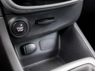 Renault Clio (NAVIGATIE, GETINT GLAS, BASS REFLEX, PARKEERSENSOREN, SPORTSTOELEN, LM VELGEN, PARKEERSENSOREN, CRUISE, NIEUWE APK, NIEUWSTAAT) - afbeelding nr 23