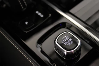 Volvo V60 Volvo V60 2.0 T6 Recharge AWD R-Design HEICO | PANO | B&W - afbeelding nr 43