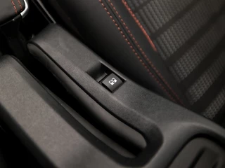 Peugeot 2008 Automaat (PANORAMADAK, APPLE CARPLAY, NAVIGATIE, CLIMATE, STOELVERWARMING, LEDER, SPORTSTOELEN, GETINT GLAS, CRUISE, LM VELGEN, NIEUWSTAAT) - afbeelding nr 26