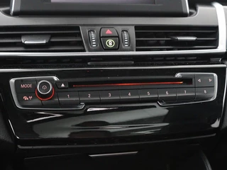 BMW 2 Serie BMW 2-serie Active Tourer 218d | Panoramadak | Sportstoelen | Trekhaak |  Full LED | Climate control | Parkeerhulp | Cruise control | Bluetooth - afbeelding nr 16