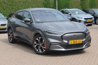 Ford Mustang Mach-E Ford Mustang Mach-E Extended First Edition AWD 98 kWh / Panoramadak / Camera / Leder / 19'' / B&O / Keyless / DAB / Dodehoek / ACC / Navigatie / Sfeerverlichting / Stoelverwarming - afbeelding nr 31
