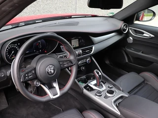 Alfa Romeo Giulia Alfa Romeo Giulia 2.0 Turbo 280 PK Competizione Q4 AWD | Pano | Harman | 19