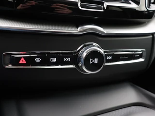 Volvo XC60 Volvo XC60 T8 PLUG-IN HYBRID LONG RANGE ULTIMATE DARK SCHUIFDAK 360GR CAM 2 - afbeelding nr 28