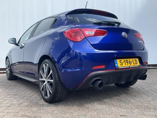 Alfa Romeo Giulietta Alfa Romeo Giulietta 1.750 Turbo 241pk Veloce Automaat Carplay Sport-Stoelen Nav/Cruise Voll.Onderhouden! - afbeelding nr 2